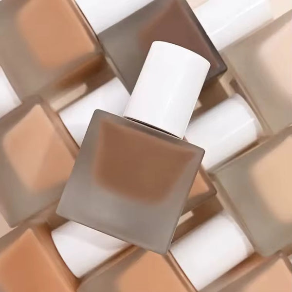 Custom White Packaging 16 Hr Wear SPF 15 Buildable Glowy Luminous Skin-Finish Foundation. The Darkest Shade 100 Shades Foundation 30ml